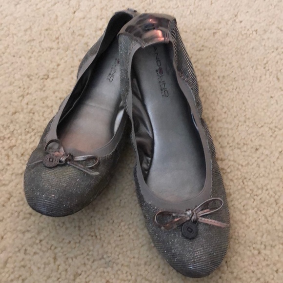 bandolino flexible flats